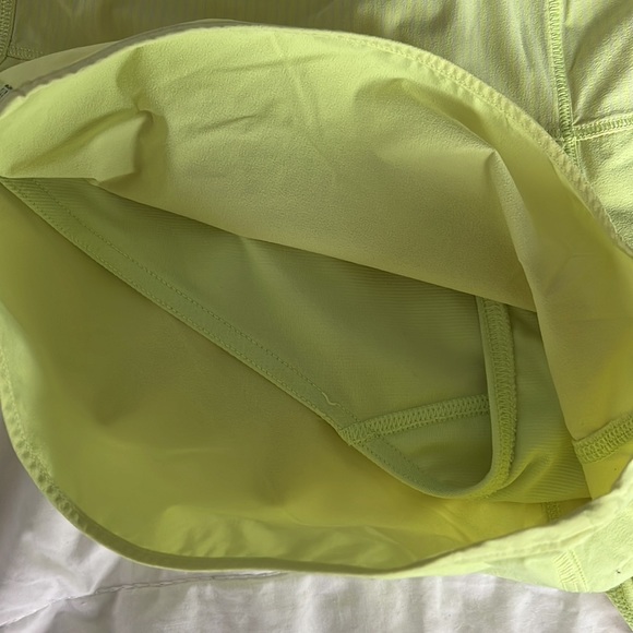 Lululemon Shorts Size 2 - Picture 10 of 12